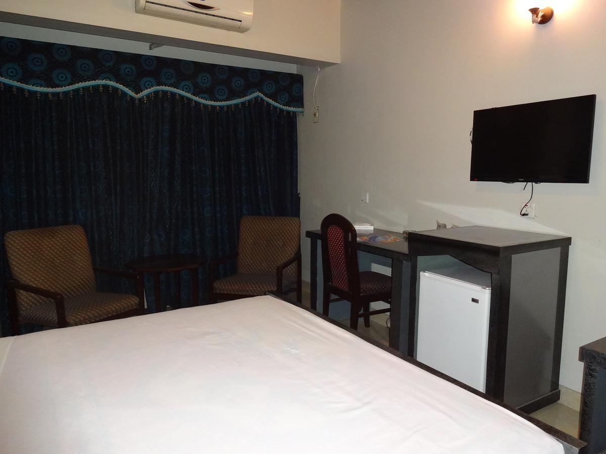 Hotel Sky Towers Karachi Extérieur photo