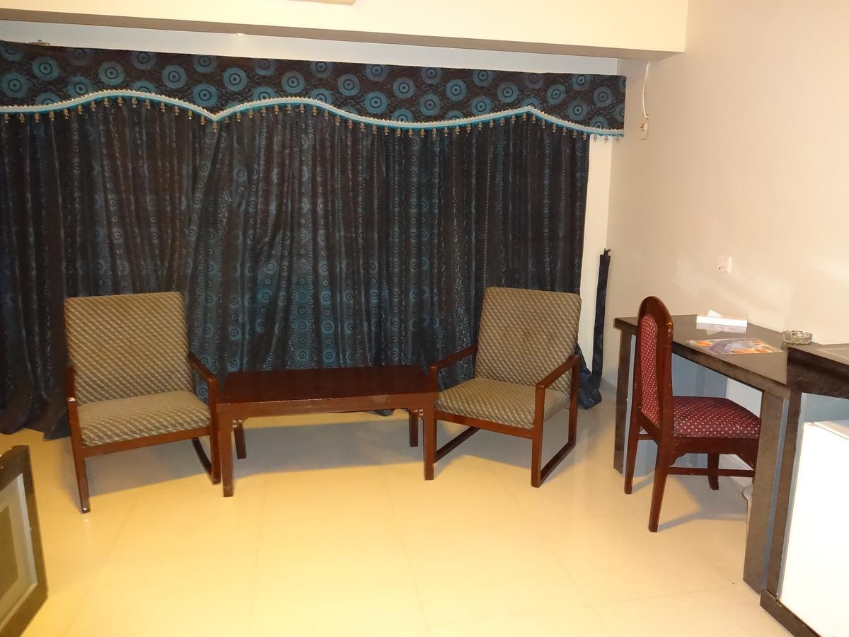 Hotel Sky Towers Karachi Extérieur photo