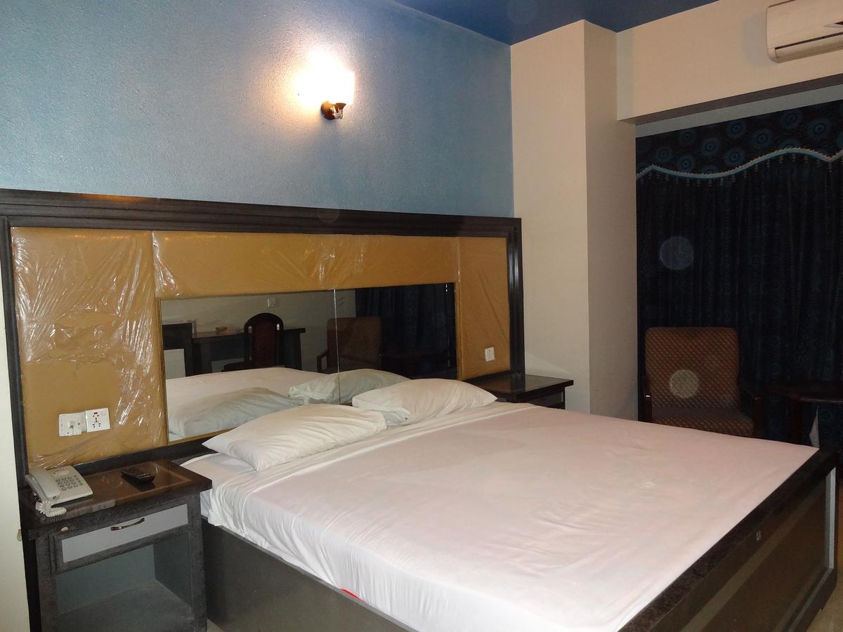Hotel Sky Towers Karachi Extérieur photo