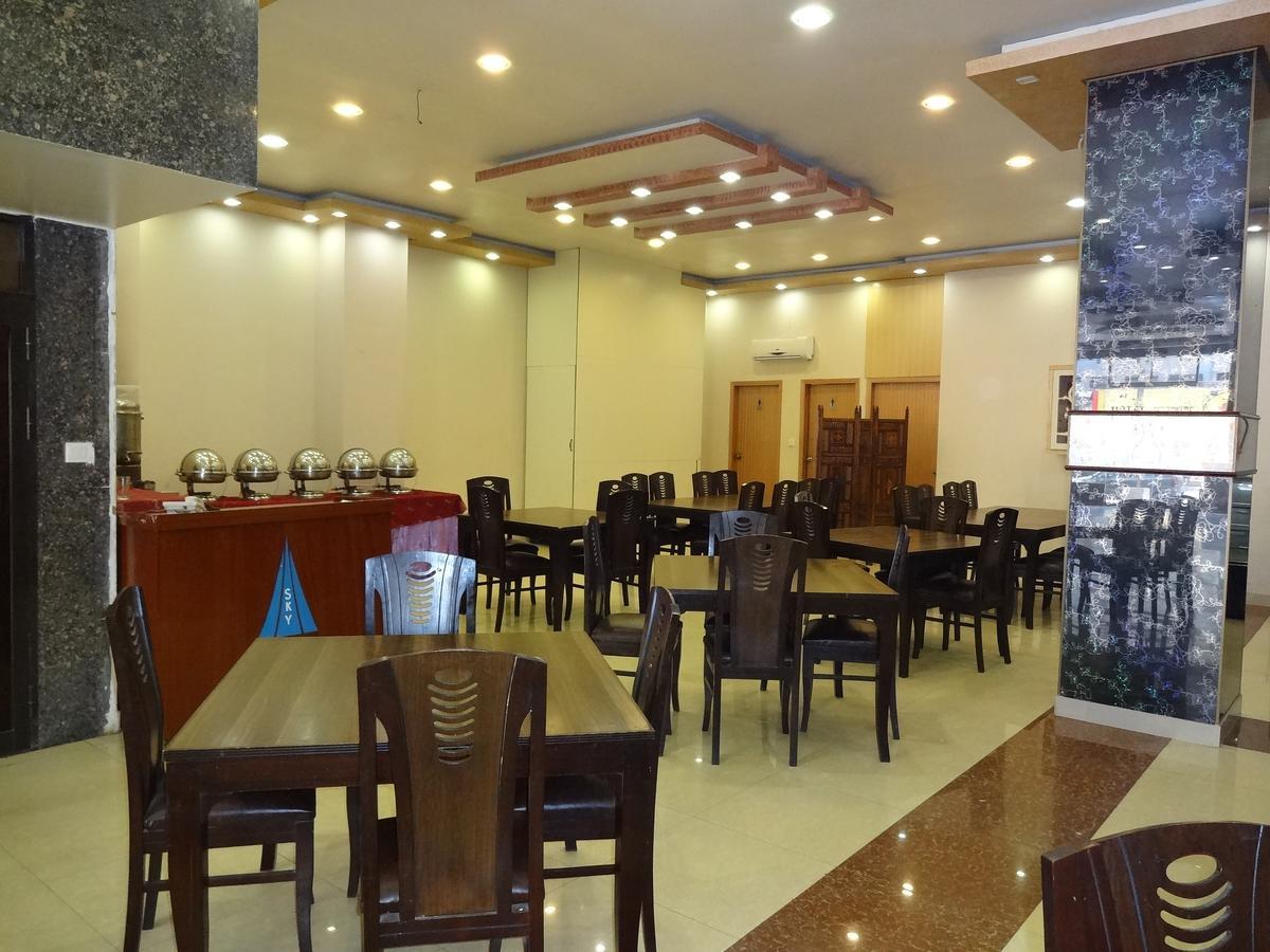 Hotel Sky Towers Karachi Extérieur photo