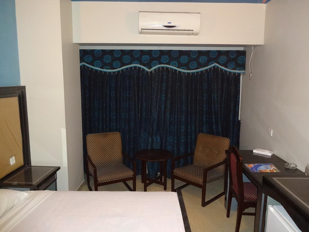 Hotel Sky Towers Karachi Extérieur photo