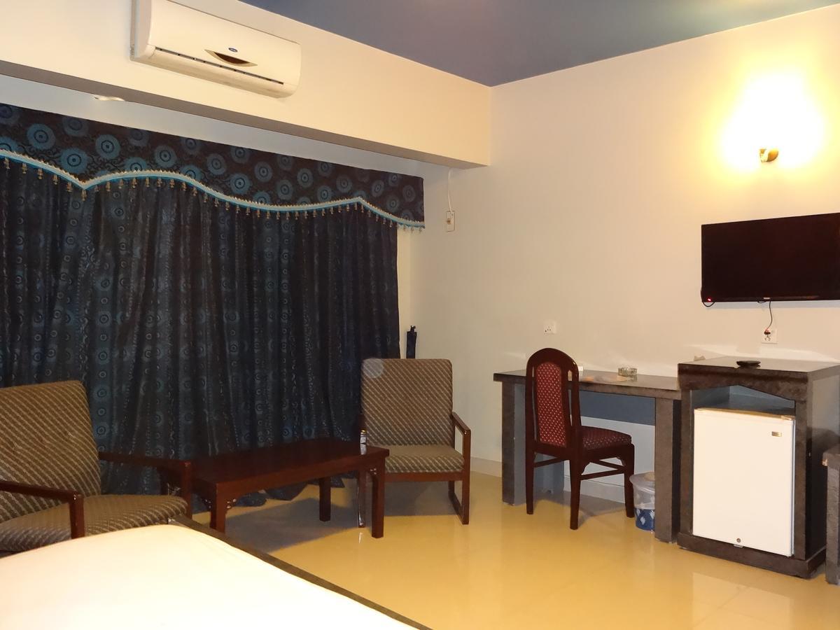 Hotel Sky Towers Karachi Extérieur photo