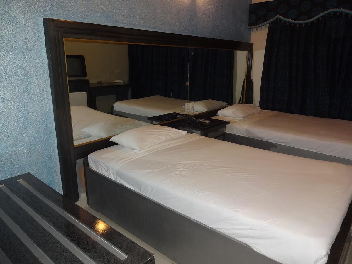 Hotel Sky Towers Karachi Extérieur photo