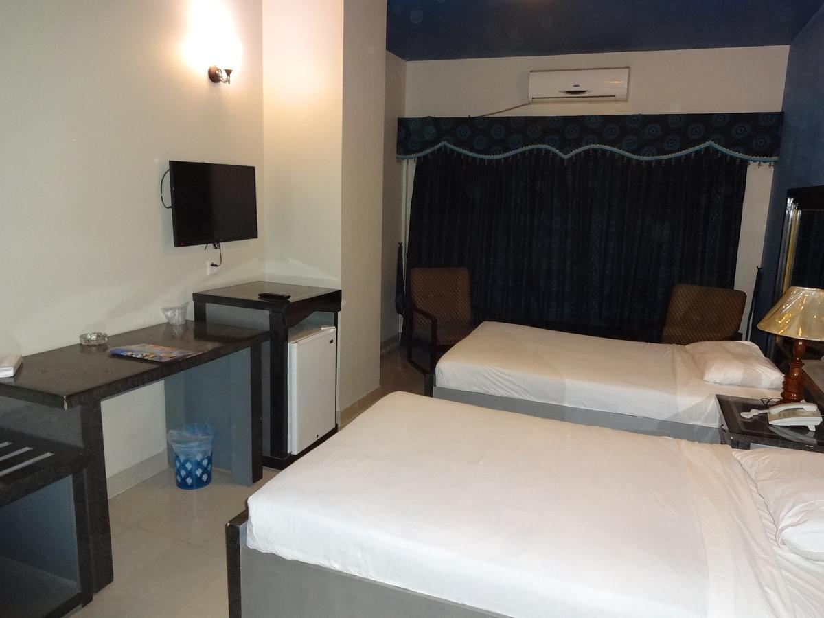 Hotel Sky Towers Karachi Extérieur photo