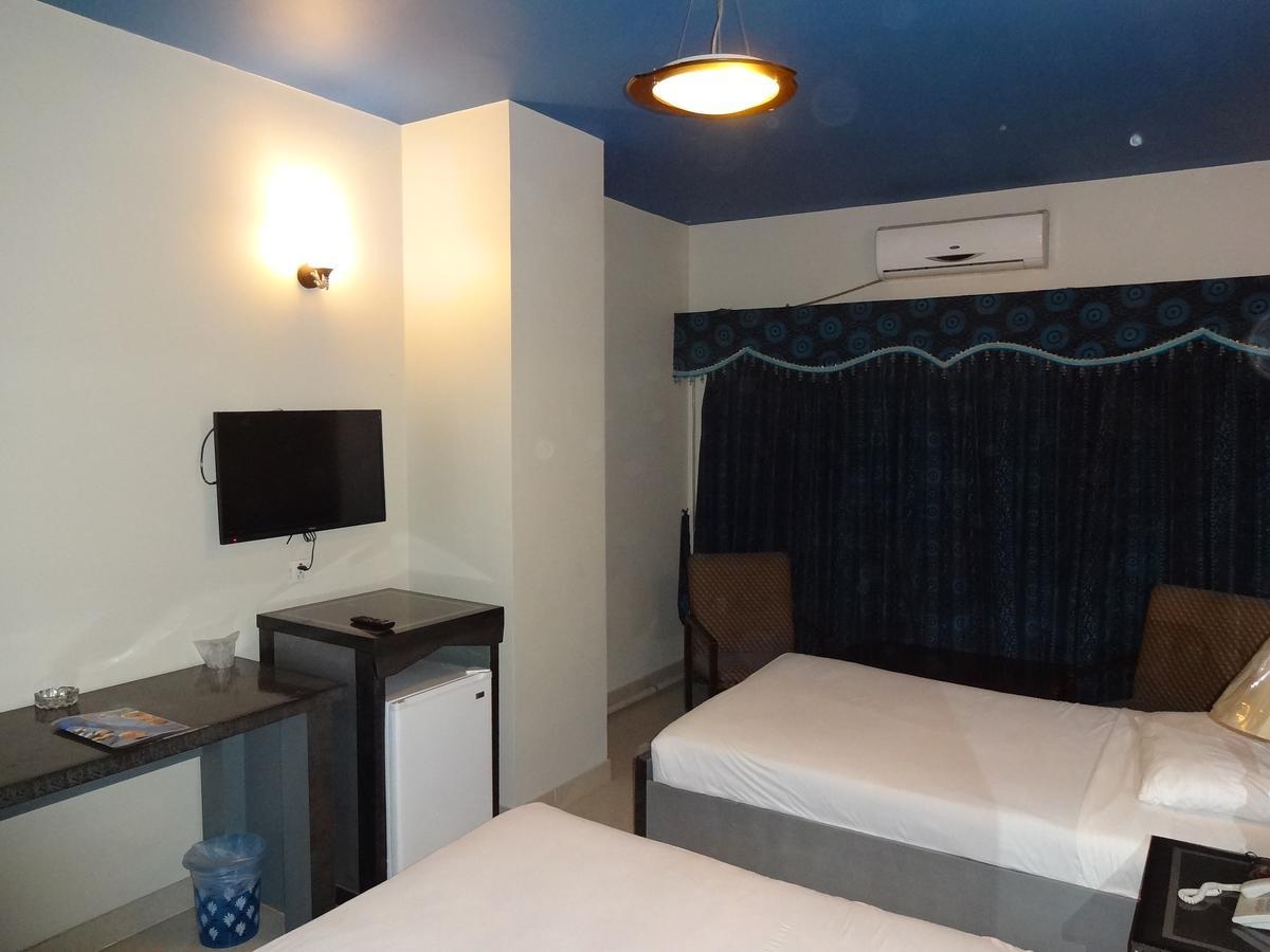 Hotel Sky Towers Karachi Extérieur photo
